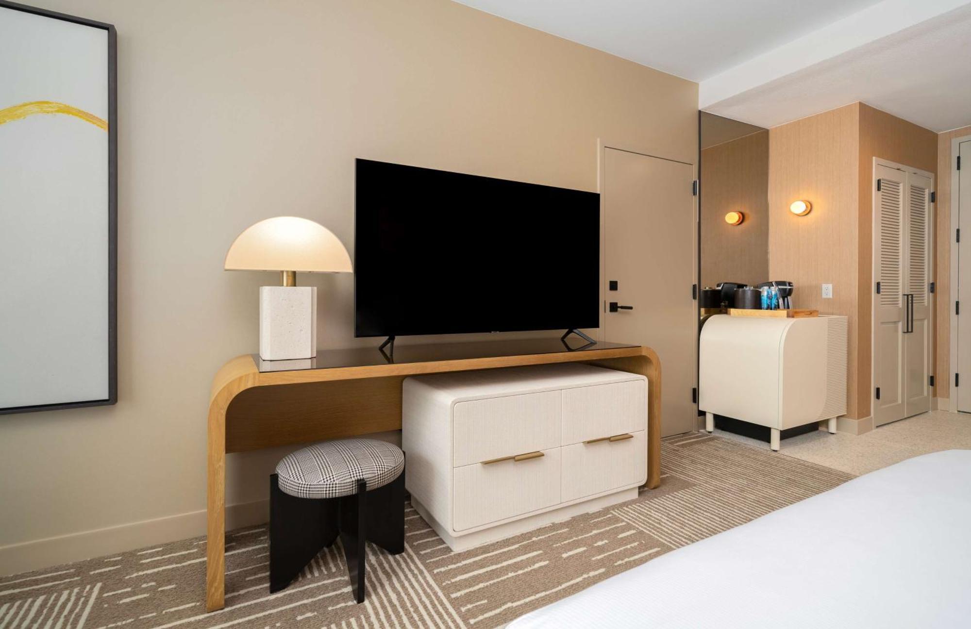 Hilton Gaslamp Quarter 4*