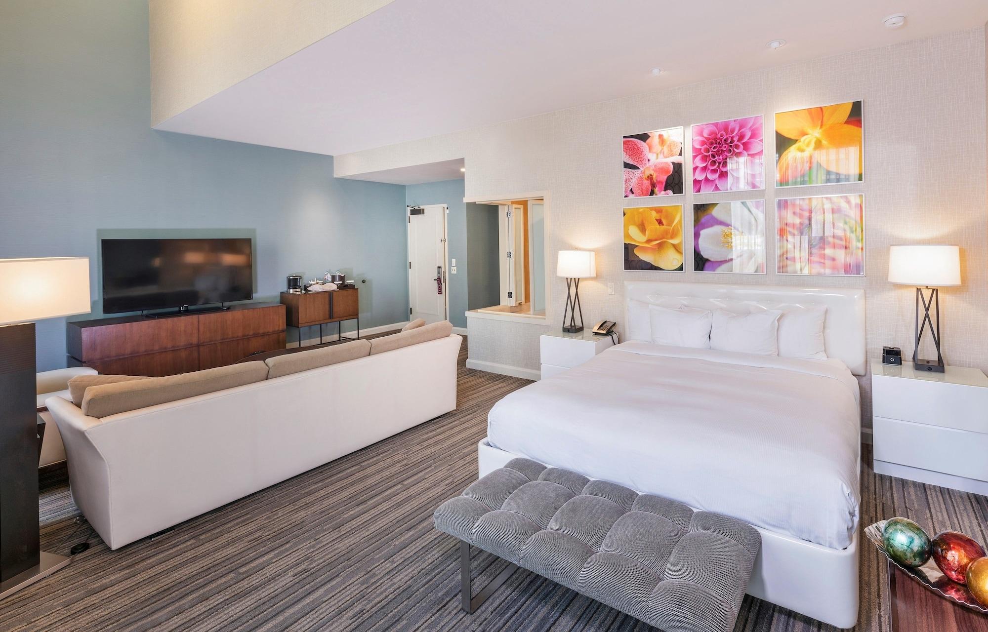 Hilton Gaslamp Quarter Hotel 4*
