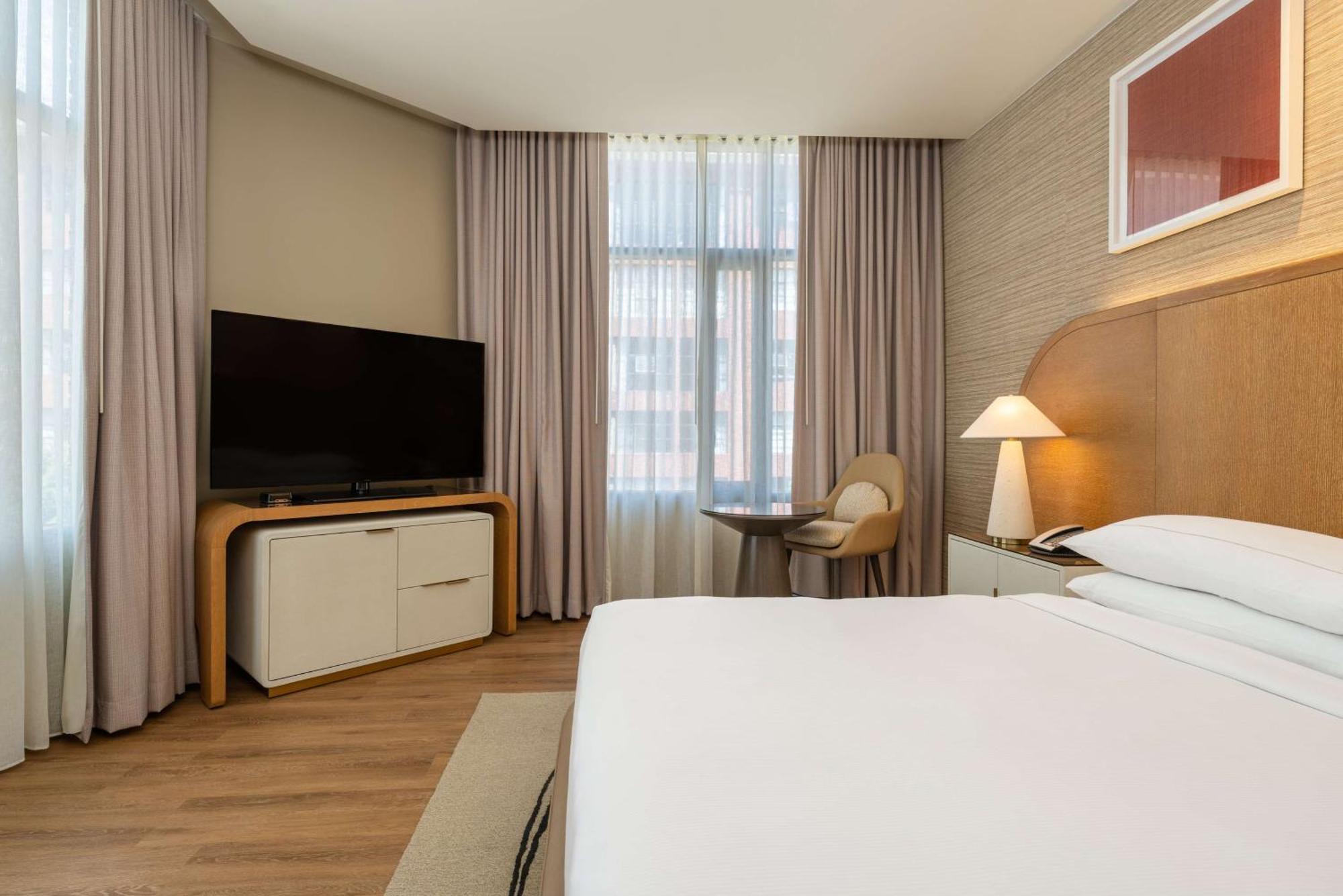Hilton Gaslamp Quarter 4*